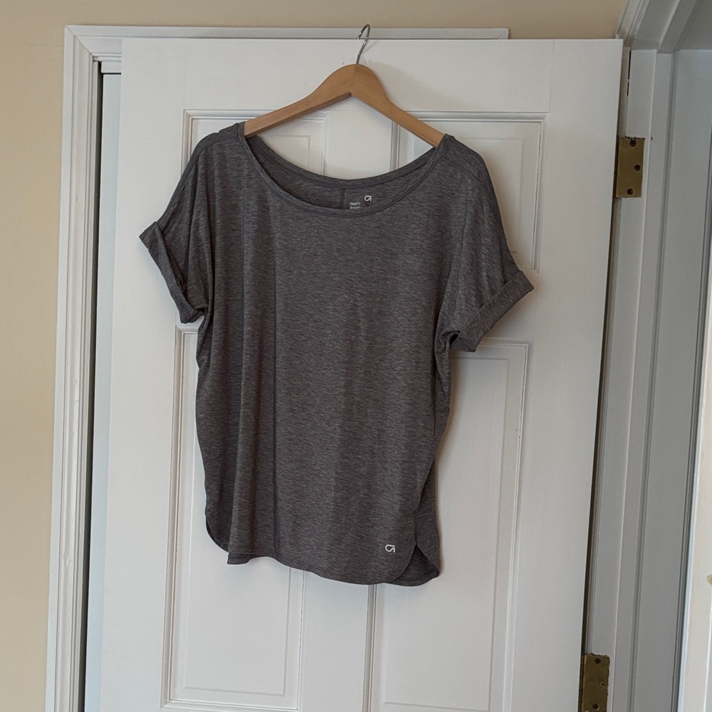 GAPFit Charcoal Short Sleeve Tee size L petite